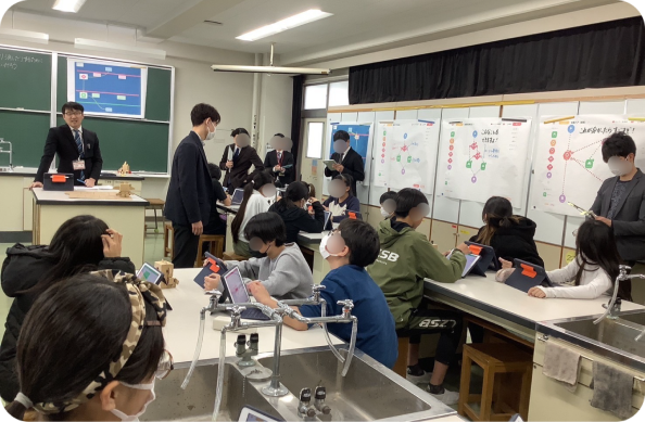 色工作用紙やセロファンなどを使って、オリジナリティあふれる作品がたくさん完成しました！