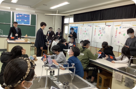 色工作用紙やセロファンなどを使って、オリジナリティあふれる作品がたくさん完成しました！