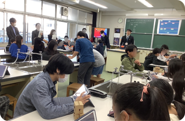 色工作用紙やセロファンなどを使って、オリジナリティあふれる作品がたくさん完成しました！